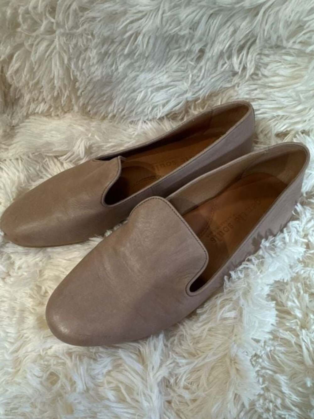 852 Gentle Souls by Kenneth Cole Eugene Women's Flats  Leather Slip On Size 8.5M